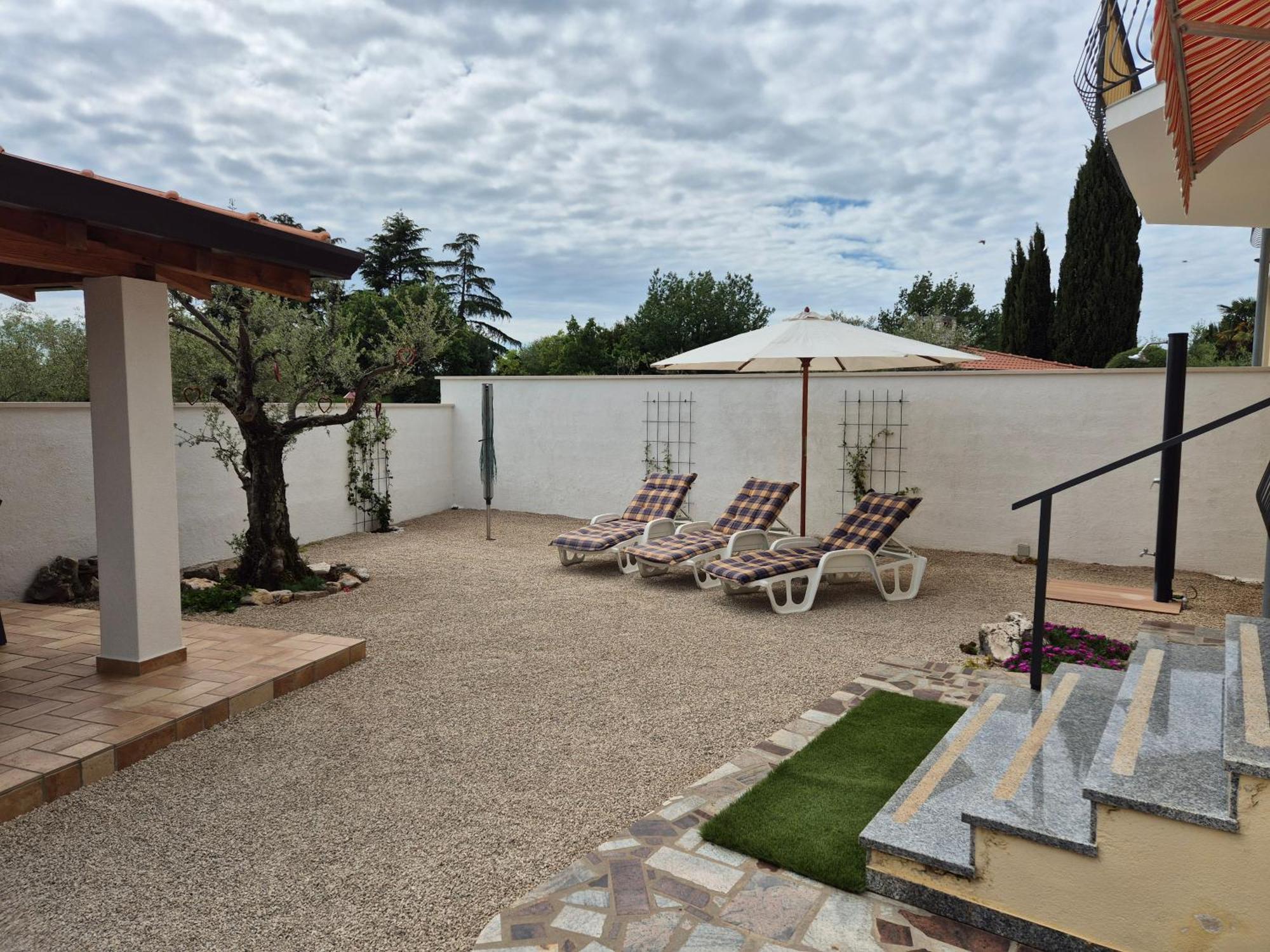 Apartment Vinja Porec - Privat Garden - Whirlpool 외부 사진